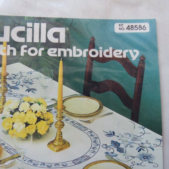 Bucilla Set of 4 Dinner Napkins 16” x 16” Brown Tablecloth for Embroidery kit - Picture 2 of 12